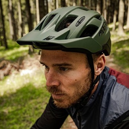 prilba_rock_machine_trail_cerno_zelena2__1600775769_371